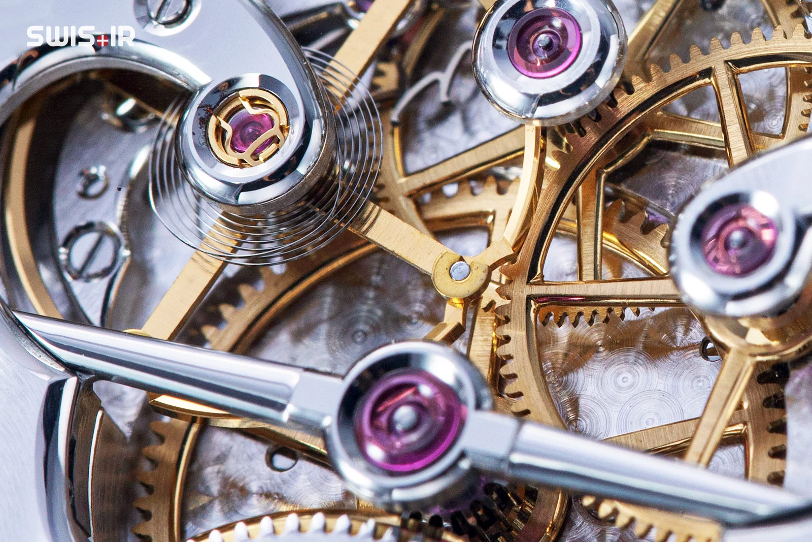 نمونه جواهرات یا سنگهای قیمتی (Jewels) به کار رفته در موتور مکانیکی یک ساعت سوئیسی